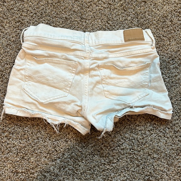 Abercrombie & Fitch white low rise jean shorts - Picture 2 of 3